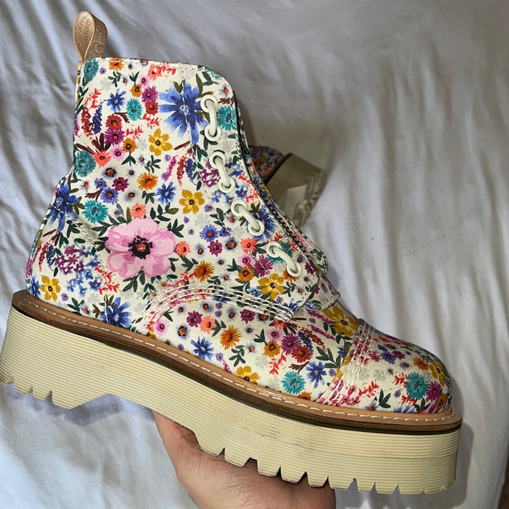Dr.Martens floral platform boots